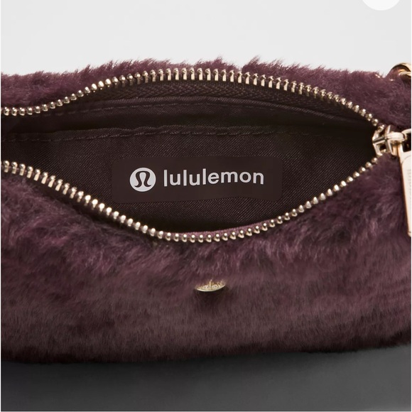NWT Lululemon City Essentials Nano Shoulder Bag Plush Fleece - Picture 3 of 5